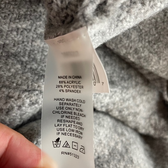 Court & Rowe Hooded Cable Sweater Size SM - K85 - Picture 7 of 9